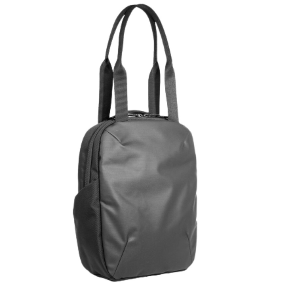 Brand new Aer tech tote (brand new - immaculate)
